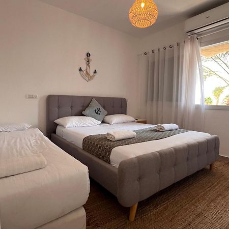 King Of The Dead Sea By Crown Apartment Neve Zohar Bagian luar foto