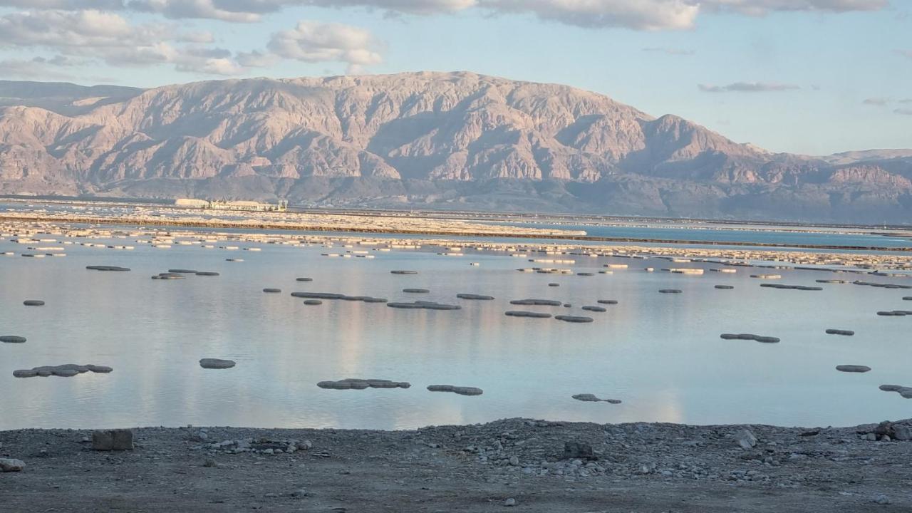 King Of The Dead Sea By Crown Apartment Neve Zohar Bagian luar foto