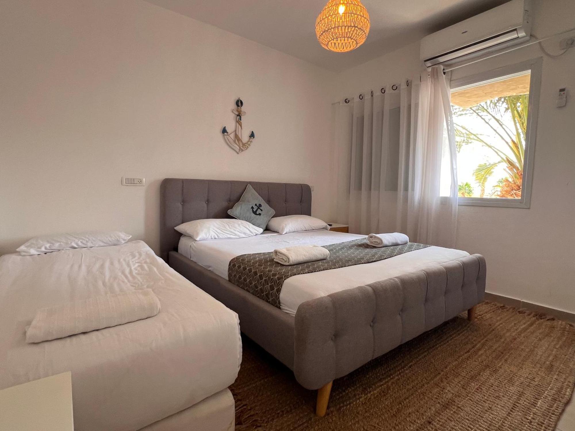 King Of The Dead Sea By Crown Apartment Neve Zohar Bagian luar foto
